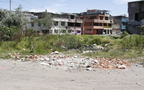 Suciedad. Ante el abandono, este punto se ha vuelto botadero de todo tipo de desechos.