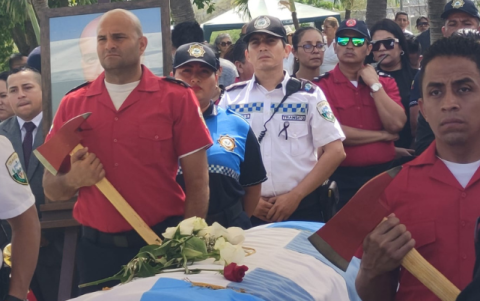 Durante el sepelio de Agustín Intriago, sus seguidores exigían que se haga justicia por el asesinato