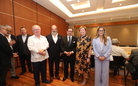 Galo Martínez, Carlos Alberto Reyes, Eduardo Carmigniani, Rina Bruno de Martínez y Diana Acosta-Feldman.