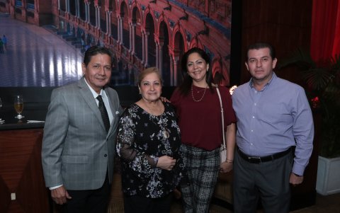 Juan Carlos Robalino, Patricia Meneses, Andrea Zambrano y Milton Casanova.