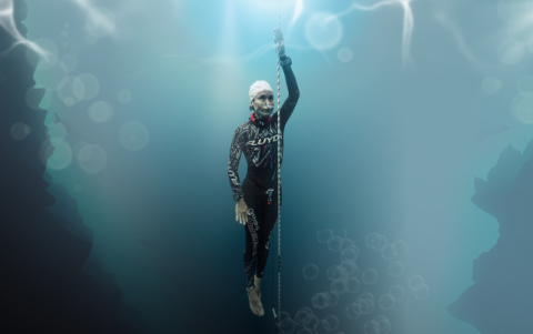 “Mi esposo, quien en ese entonces era mi novio, me invitó a ver una clase de apnea en la piscina naval, y desde entonces lo encontré como un deporte desafiante”