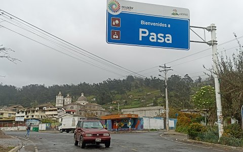 Ingreso. Un paisaje pintoresco recibe a quienes llegan a la parroquia rural de Pasa.