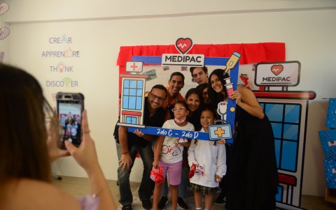 Los padres de familia se fotografiaron con los menores