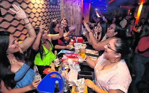 2. Innovación. La gastronomía se ha fusionado hoy con el baile en los centros de ocio de la ciudad.