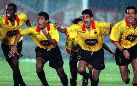 Julio César Rosero (c) jugó con Barcelona la Copa Libertadores de 1998.