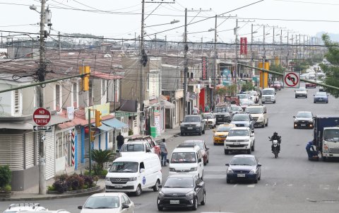 Avenida. La Narcisa de Jesús es otra zona apta para edificar a lo alto, por la cobertura de servicios, plazas y residencias que ahora tiene.l