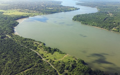 Fotografía de una vista aérea del río Guamá, el 27 de julio de 2023, en Belém (Brasil).