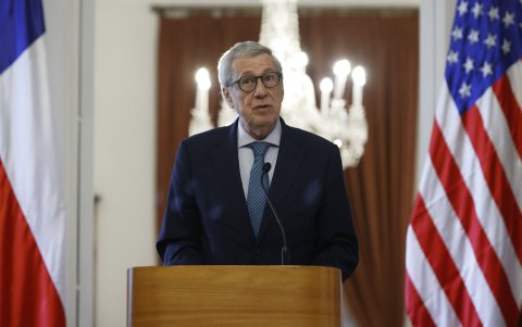 El ministro de Relaciones Exteriores de Chile, Alberto Van Klaveren, habla durante un acto hoy, en Santiago (Chile).