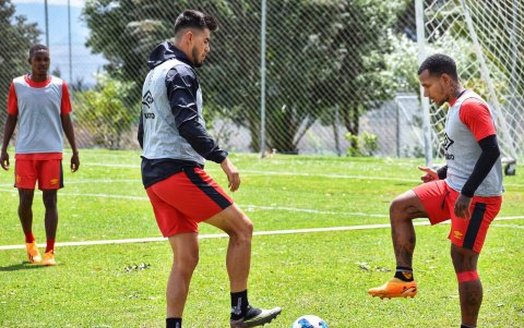 Wilker Ángel (i) y Rómulo Otero (d) los venezolanos de Aucas que están en la selección de su país.