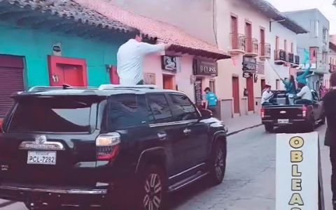 En julio de 2023, Arauz apareció en Chillanes, Bolívar, a bordo del vehículo blindado negro.