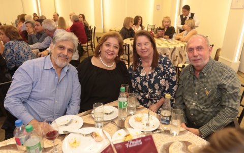 Nabil Kury y Angela María Granja de Kury, Yoconda Torres de Akel y José Akel.