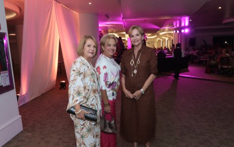 Mariana Grunauer, Pía Grunauer y Yoya Oneto.