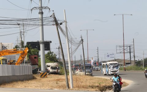 Daños. Varios de estos elementos están inclinados, dando la percepción de que en cualquier momento caerán.