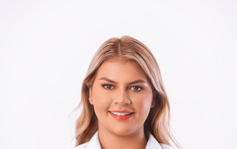 Es candidata por Los Ríos a la Asamblea Nacional, por el movimiento Centro Democrático.