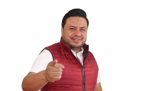 Es candidato por Pichincha para la Asamblea Nacional, por movimiento Amigo.