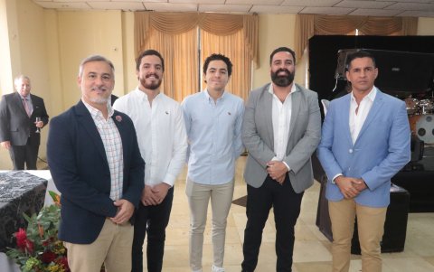 Rubén Vera G., Rubén y Sebastián Vera B., Nahim Jorgge y Carlos Amador.