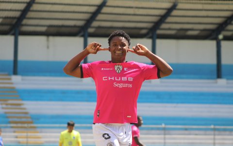 Gerald Mora, de 19 años, relató sus vivencias sobre racismo en el fútbol.