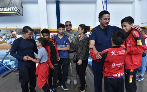 Los padres de los deportistas buscan la forma de recaudar el dinero para el viaje.