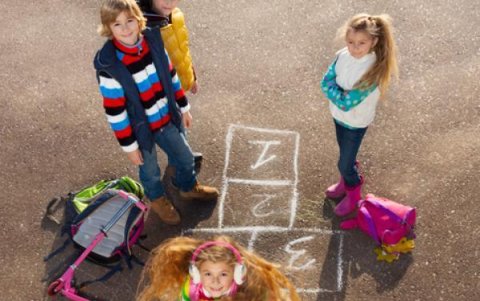 Este juego desarrolla la rapidez y coordinación.