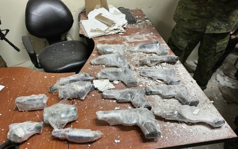 Armas y municiones se encontraron en las oficias del SNAI del centro penitenciario Guayas N° 5.
