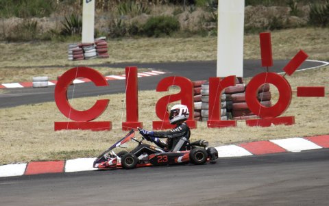 Juan Manuel Correa durante una exhibición en el kartódromo Dos Hemisferios.