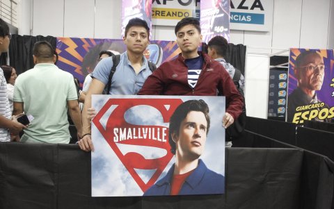 Varios fans estuvieron a la espera de ver a Tom Welling, quien actuó de Clark Kent en la serie Smallville.