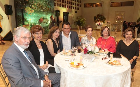 Antonio Marques, Sonnia de Marques, Karina Arteaga, Manuel Antonio Marques, Martha de Velásquez, Ana María de Ching y Dinorah de Luzi.