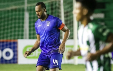 El central tricolor no es tomado en cuenta por su equipo en Bolivia.