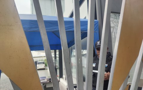 Garita de domicilio que registra Viteseguridad Cia. Ltda., en Santa Cecilia, norte de Guayaquil.