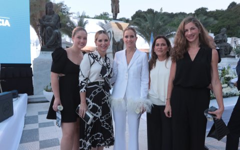 Paula Ante, Verónica Carbo, Denisse Vásconez, María Eugenia González y Silvana Carrera.