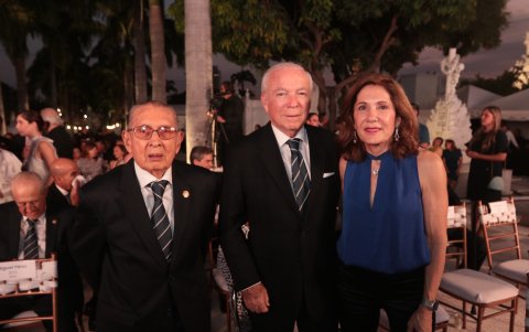 Galo García, Leopoldo Amador y Luisa Burbano de Amador.