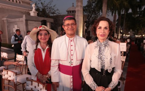 Lender Torres, Luis Cabrera y Gloria Gallardo.