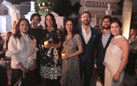 Alicia Rosales de Cordovez, María Alejandra Muñoz, Inés Paulson de Guzmán, Claudia Cordovez de Aguirre, Ricardo Aguirre, Santiago Muñoz y Elisa Cordovez.