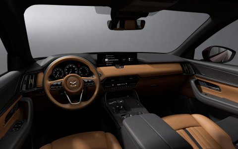 El vehículo posee un motor 3.3 turbo a gasolina, muy bien balanceado. Es muy potente y no le va a pedir favor alguno a un carro deportivo. Su velocidad puede llegar hasta los 300 km por hora.