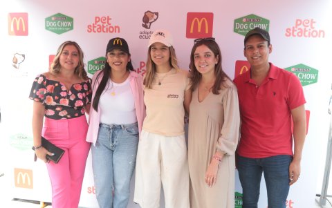 Carola Tucunango, Paola Caicedo, Patricia Isaías, Alejandra Durán y José Doylerth.