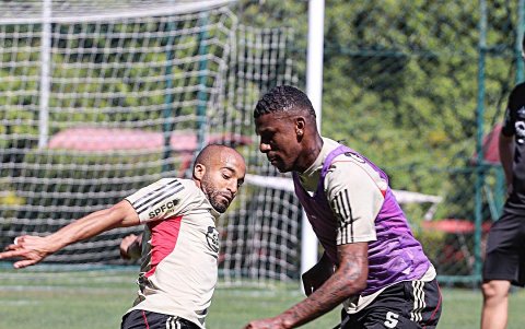 Robert Arboleda, durante una sesión de entrenamiento del cuadro paulista.
