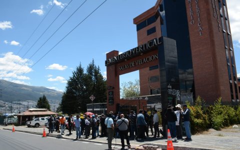 Sala de velación donde fue trasladado Fernando Villavicencio, candidato a la presidencia asesinado en día miércoles, 9 de agosto luego de un mitin político.