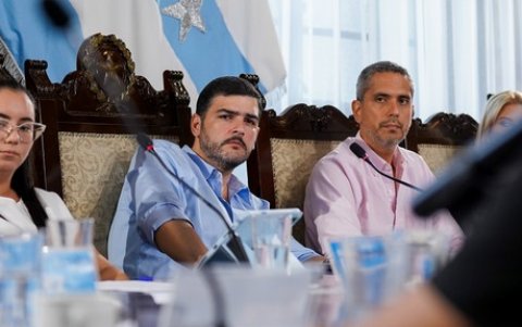 El alcalde Aquiles Álvarez junto con la vicealcaldesa Blanca López y el concejal Raúl Chávez.