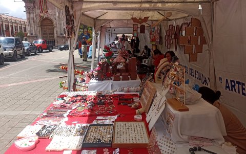 En Azuay, las autoridades recomendaron a los visitantes que realicen recorridos en los sectores turísticos culturales e históricos.