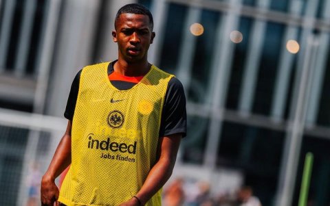 William Pacho jugaría desde el vamos en la Copa de Alemania.