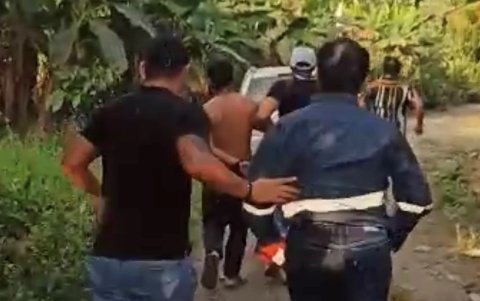 Los uniformados rescataron a los secuestrados en una zona vegetal de la provincia.
