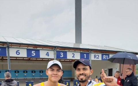 El tricolor con uno de sus entrenadores, Eduardo Salas, en Polonia.