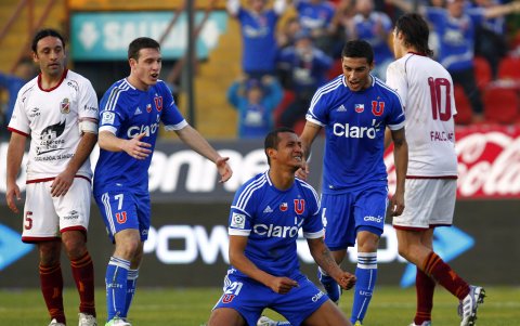 Morante, como jugador de la U de Chile (c), fue el extranjero mejor pagado. Solo marcó dos goles en la institución.
