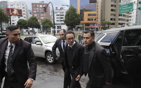 Zurtia inscribió su candidatura presidencial el 13 de agosto ante el Consejo Nacional Electoral.