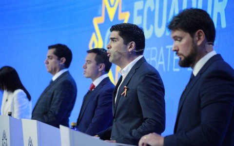 Los participantes tenían 1 minuto para responder las preguntas y 45 segundos para las réplicas.