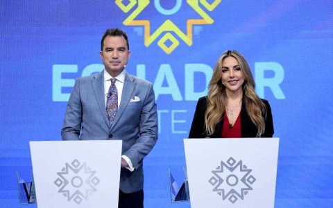 Durante el debate los moderadores tuvieron que interrumpir a los candidatos para que nos desviaran sus respuestas.