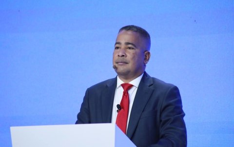 Armijos anunció su precandudatura para las presidenciales de 2025.