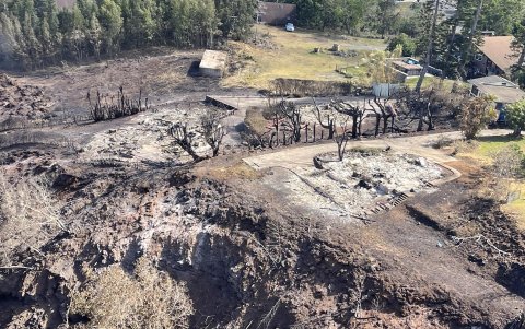 Las tierras secas, las ráfagas de viento y la baja humedad se combinaron para preparar el escenario para condiciones climáticas críticas de incendios.
