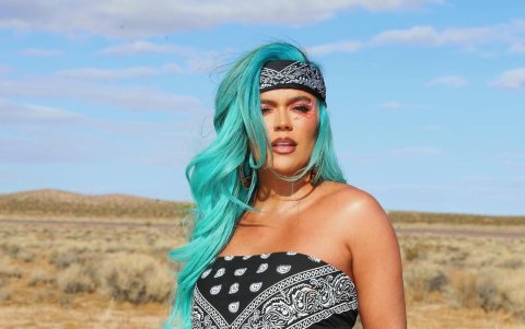 Llevó el pelo color azul.