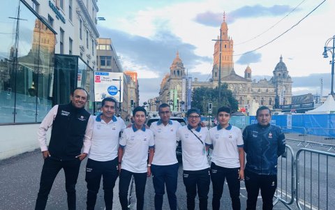 Navas (tercerdo desde la edrecha) integrando la delegación en el Mundial de Escocia 2023.